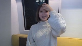 清纯少女安安，逼毛都没长齐就出来做色播了